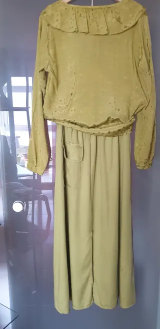 Conjunto falda y blusa verde