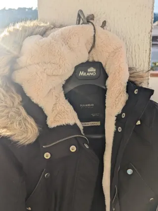 Abrigo Pull&bear negro mujer