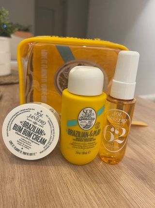 Set Cuidado Corporal Sol de Janeiro sin estrenar