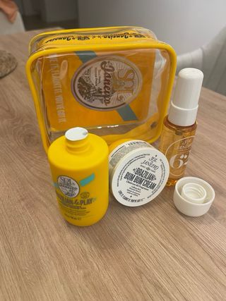 Set Cuidado Corporal Sol de Janeiro sin estrenar