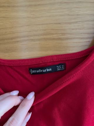 Top rojo Stradivarius escote cuadrado