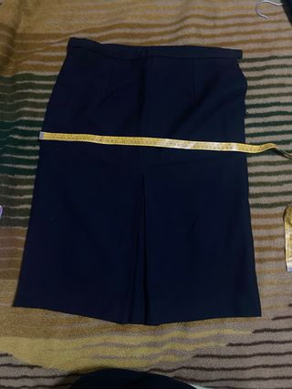 Falda negra hecha a medida