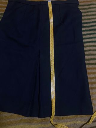 Falda negra hecha a medida