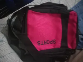 Bolsita deportiva negra y rosa