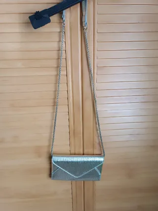 Bolso de fiesta plateado con cadena