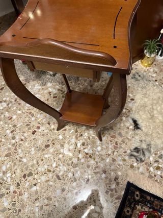 Mesilla de madera con cajón