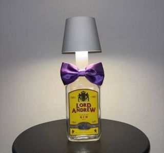 Lampada Lord Andrew Gin con fiocco viola