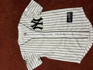 Camiseta de béisbol a rayas