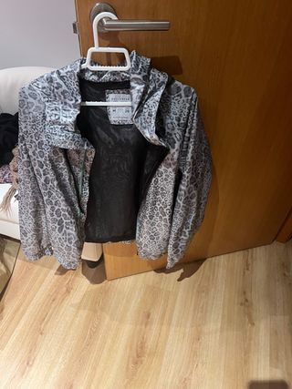 Chaqueta deportiva Pull&Bear animal print M