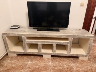 Mueble TV salón madera y beige