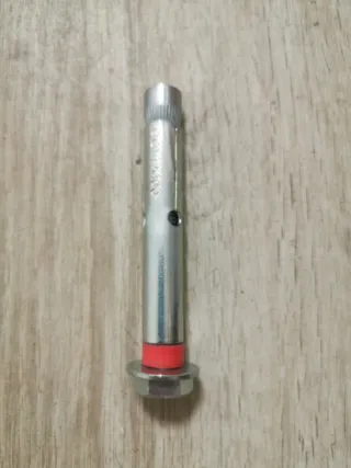 12 Tacos metálicos de anclaje para hormigón.