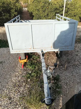 Remolque de carga gris