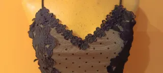 Body negro con gasa y encaje