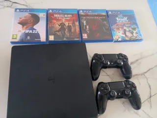 Consola PS4 + 4 Juegos + 2 Mandos  poco uso