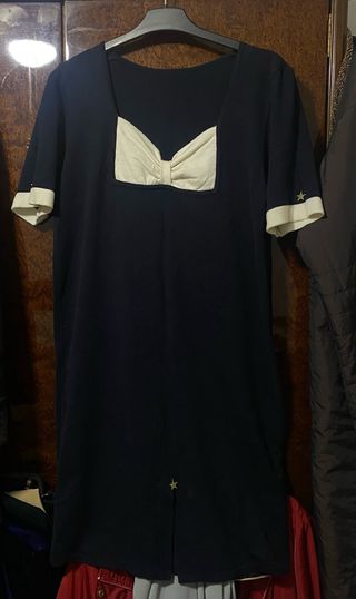 Vestido vintage azul con lazo blanco y estrellas
