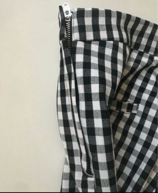 Pantalón Stradivarius Cuadros Blanco y Negro