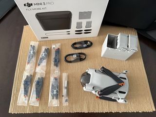 DJI Mini 3 Pro Drone + Fly More Kit (con RC-N1)