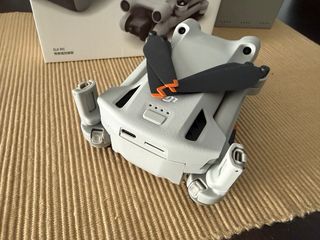 DJI Mini 3 Pro Drone + Fly More Kit (con RC-N1)