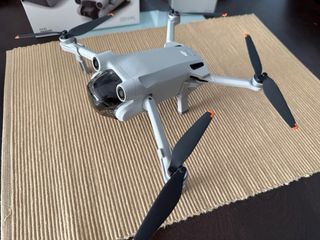 DJI Mini 3 Pro Drone + Fly More Kit (con RC-N1)