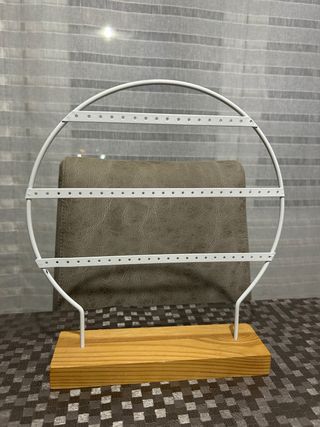 Expositor de pendientes blanco