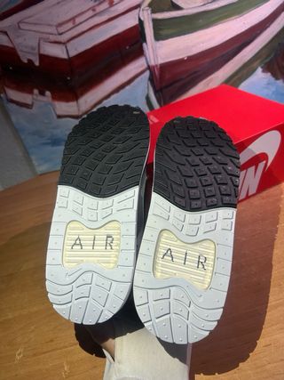 Nike Air Max Solo (GS) Negro/Blanco