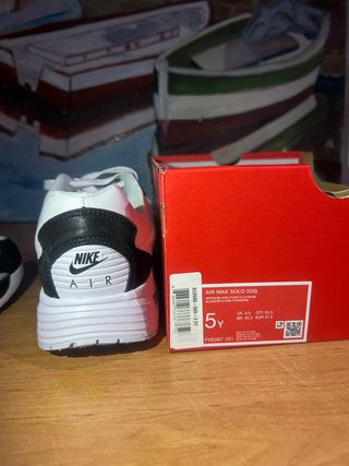 Nike Air Max Solo (GS) Negro/Blanco