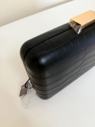 Bolso de mano o clutch, tipo croco, negro, Parfois