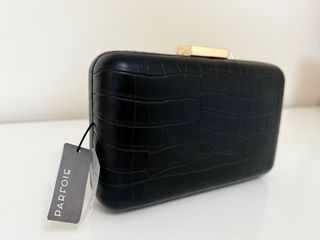 Bolso de mano o clutch, tipo croco, negro, Parfois