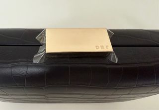 Bolso de mano o clutch, tipo croco, negro, Parfois