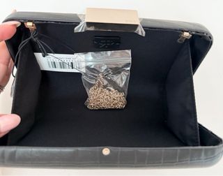 Bolso de mano o clutch, tipo croco, negro, Parfois