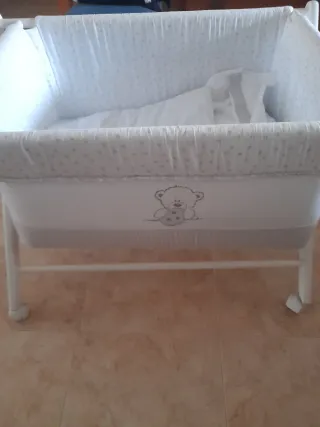 Minicuna blanca con osito