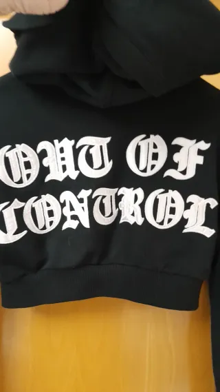 Chaqueta Bershka corta capucha negra Talla XS