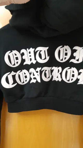 Chaqueta Bershka corta capucha negra Talla XS