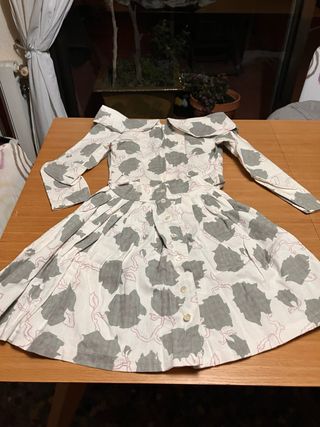 Vestido juvenil escotado estampado.