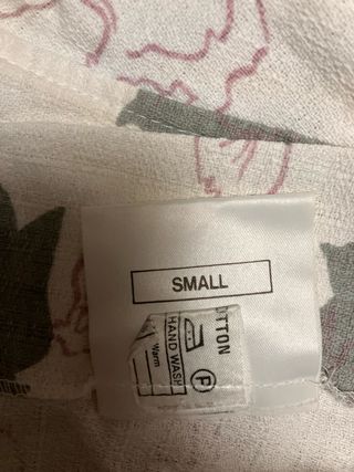 Vestido juvenil escotado estampado.