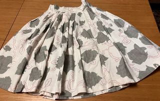 Vestido juvenil escotado estampado.