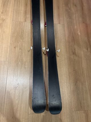 Esquís Salomon 161 cm con fijaciones