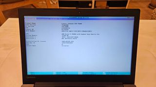 Portátil Lenovo Ryzen 5 / 12GB / 1TB / Francés