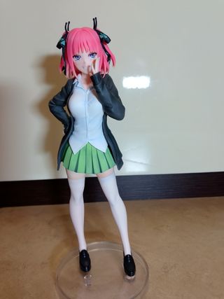 Nino Nakano school dress figure