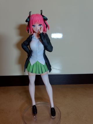 Nino Nakano school dress figure