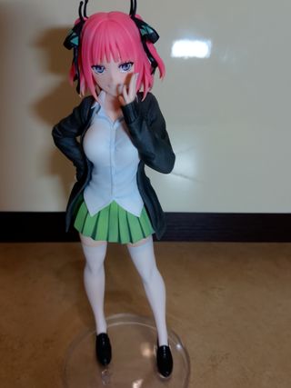 Nino Nakano school dress figure