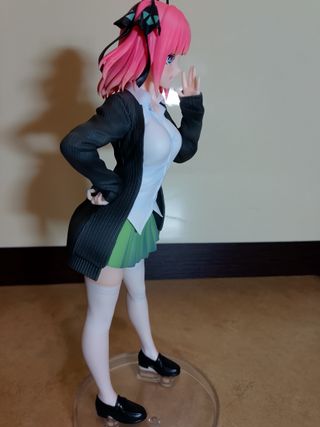 Nino Nakano school dress figure