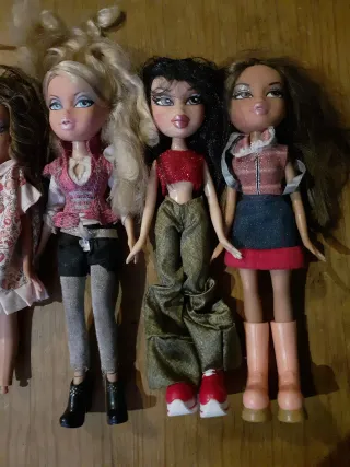 Set di sei bambole Bratz con stili e abiti diversi