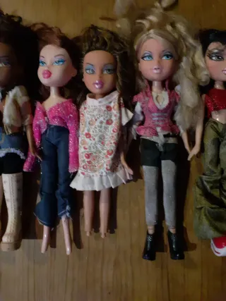 Set di sei bambole Bratz con stili e abiti diversi