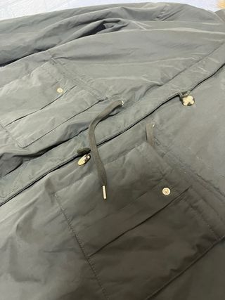 Parka verde oliva con capucha de pelo, (EASY WEAR)