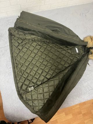 Parka verde oliva con capucha de pelo, (EASY WEAR)