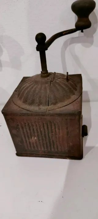 Macinino da caffè antico