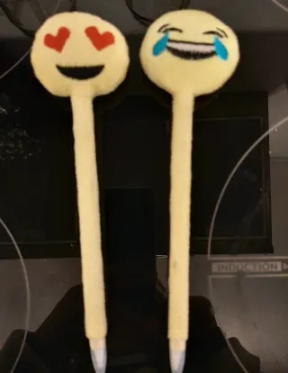 2 penne emoji peluche