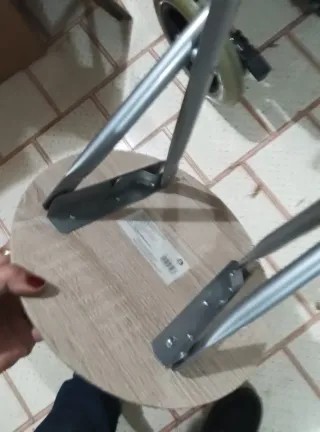 Sgabello rotondo in legno e metallo