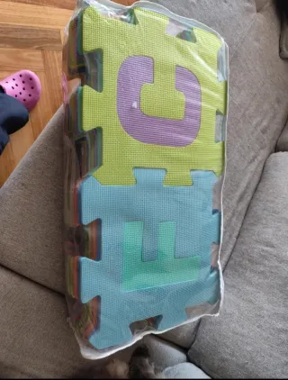 Suelo infantil puzzle letras